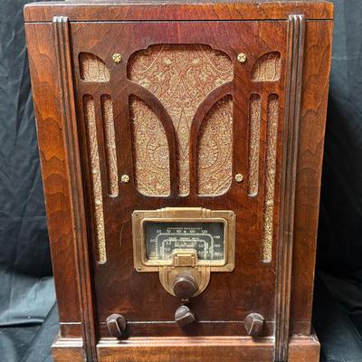 Lot 416: Working Vintage 1930s RCA Tombstone Tube Radio – Working AM/Shortwave