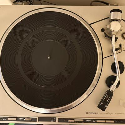 Lot 465: Pioneer PL-260 Direct Drive Full-Automatic Turntable – Working