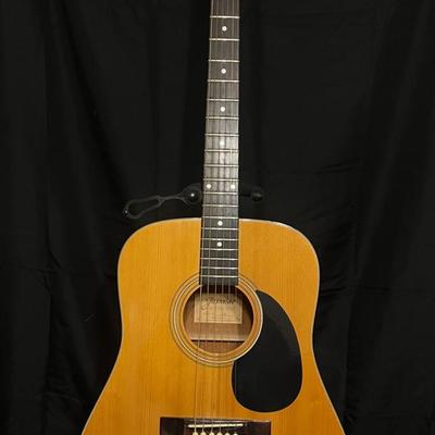Lot 305: Jasmine by Takamine S32 Acoustic Guitar – Excellent Condition