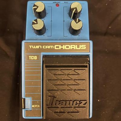 Lot 330: Ibanez TC10 Twin Cam Chorus Guitar Effects Pedal – Made in Japan