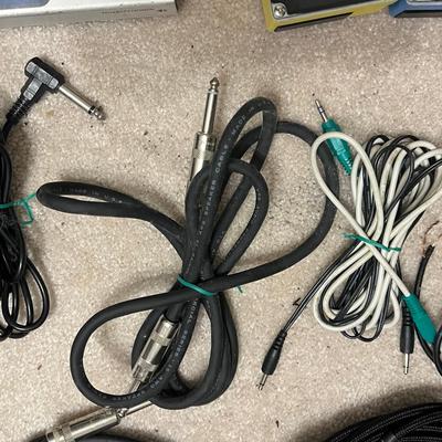 Lot 351: Miscellaneous Music Equipment Cords And Adapters 