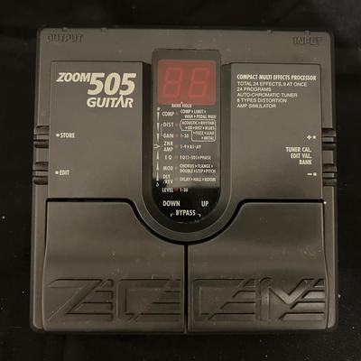 Lot 338: Zoom 505 Guitar Multi-Effects Processor