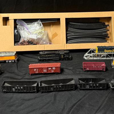 Lot 460: Lot of HO Scale Electric Train Sets & Cars – Forty Niner, Golden Flyer, & Mixed Freight Car