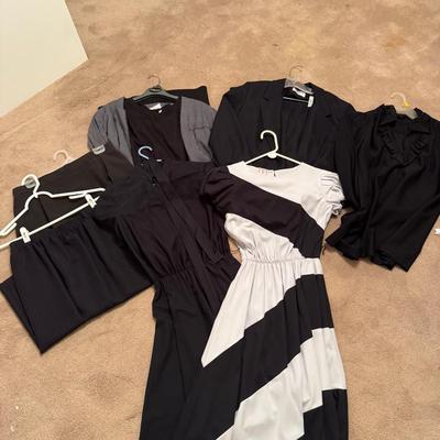 Lot 246: Women’s Dress Attire Sm/md/L