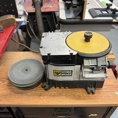 Lot 268: Work Sharp Wood Tool Sharpener Plus Discs 