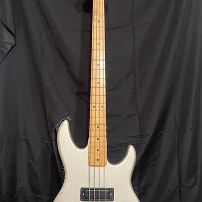 Lot 349: Vintage Peavey Foundation Electric Bass Guitar – 4-String – Made in USA – Serial 01623059