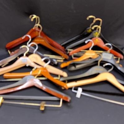 Wood Clothes Hangers (30)