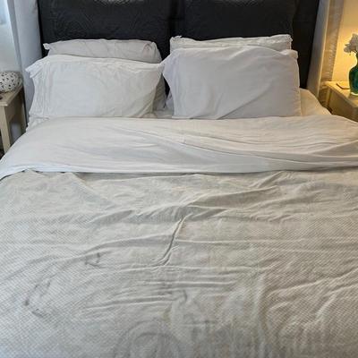 Queen Upholstered Bed with Serta Perfect Sleeper Mattress – Pleasant Bay Model