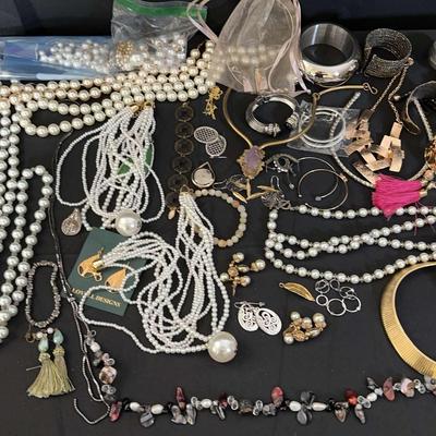 Large Fashion Jewelry Lot – Necklaces, Bracelets, Earrings & More | Pearls, Beads & Mixed Styles