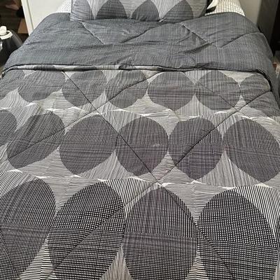 Twin Bed with Gray Upholstered Headboard With Sealy Posturepedic Mattress