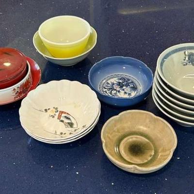 KAS042- Variety Of Dishes (Porcelain, Plastic, Pyrex)