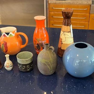 KAS022 Ceramic Vases And Display Pieces