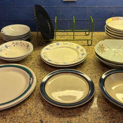 KAS043-Assorted plate set and plate rack