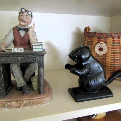 Sale Photo Thumbnail #33: Capodimonte CPA figurine by Pucci