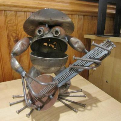 Sale Photo Thumbnail #262: Fred Conlon Banjo Frog sculpture