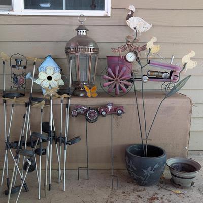 Assorted Lawn and Garden Decor