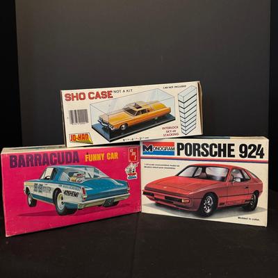 Lot of 3 Vintage Model Kits & Display Case – AMT, Monogram, Jo-Han
