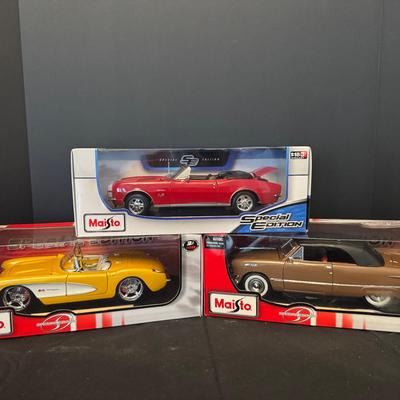Lot of 3 Maisto 1:18 Scale Diecast Cars – Special Edition Series