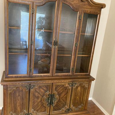 Vintage Bernhardt Dining Room Hutch / China Cabinet Glass Display