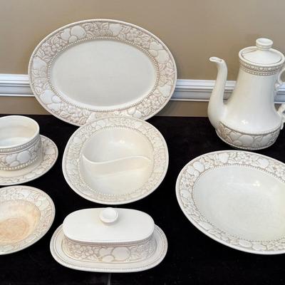 Metlox Vernon Ware Antiqua Serving Set
