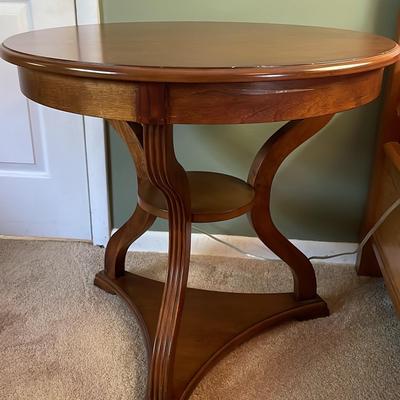 Round Accent Table 28” Diameter 