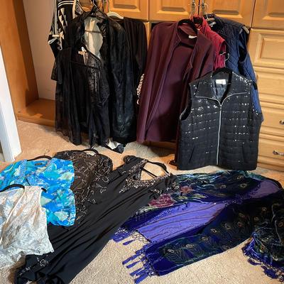 Women's Mostly L-XL Size Clothing - Chico's, Bob Mackie 