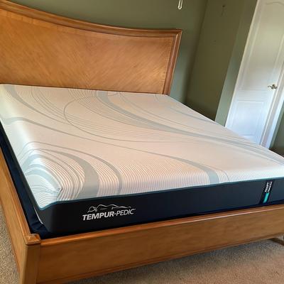 King Size Tempur-Pedic Bed With Headboard & Bed Frame