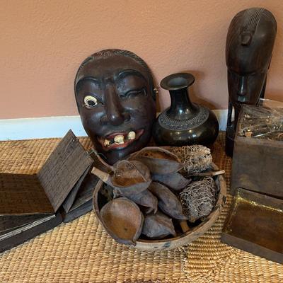 Tribal & Folk Art Décor – Wooden Masks, Carved Figures & Ethnic Accents Scultpure