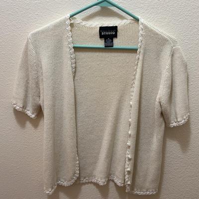 Studio Short Sleeved Cream Cardigan - Size M - Button