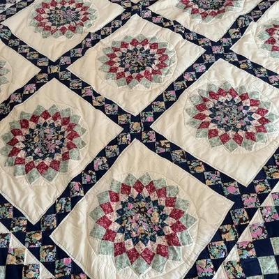 Vintage Hand-Stitched Dresden Plate Quilt
