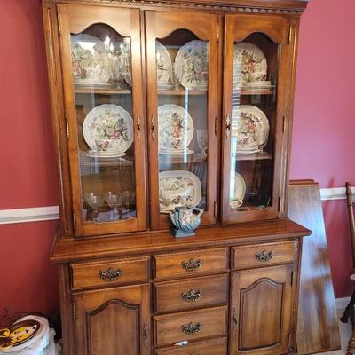 Beautiful 2pc China Cabinet - Great for Storage 