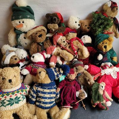 Christmas Decor Plush   - Boyd's Gund, Meyer, Russ, Mogul, Snickerdoodles & More - Large Tote Lot