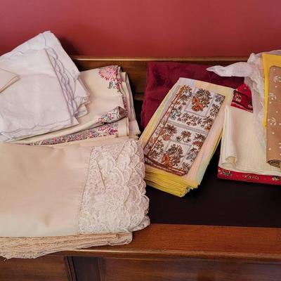 Tablecloths and Napkins Lot Mostly Vintage 