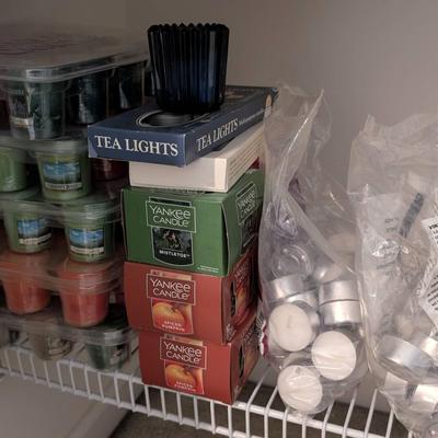 Small Yankee Candles and Tea Lghts - Lot 