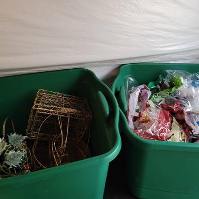 Christmas Decor Wrapping and Decor Baskets and Bows