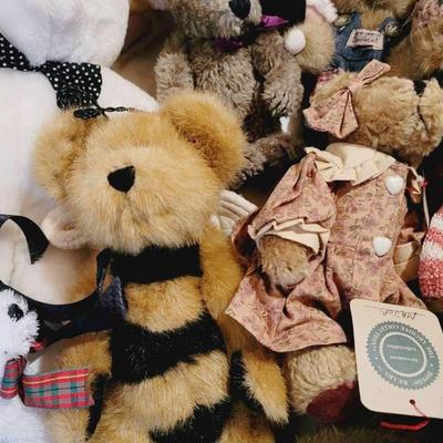 Plush Figures - Mostly Boyd's Bears - Large Lot 