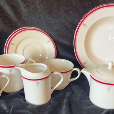 9 Piece White And Red Rimmed Dish Set 2 Small Plates And 2 Big Bowls