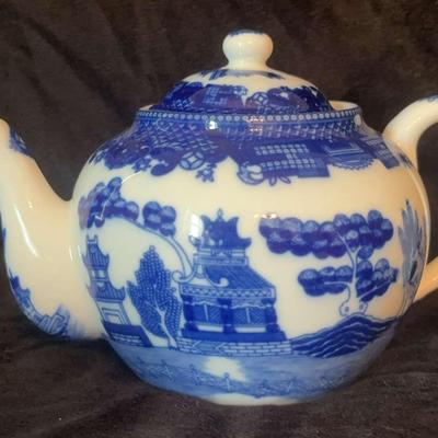 Blue Willow Chinese Tea Pot