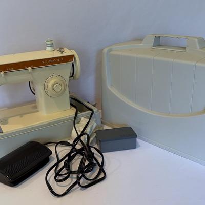 Singer Model 247 Portable Sewing Machine In Carrying Case 