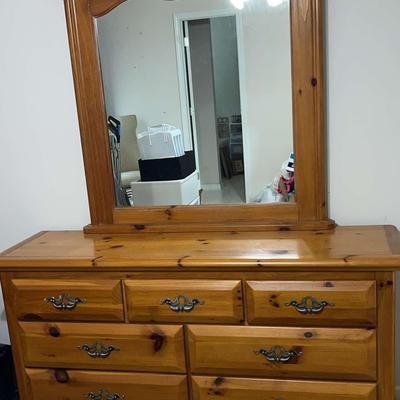Pine Wood 7-Drawer Dresser with Mirror