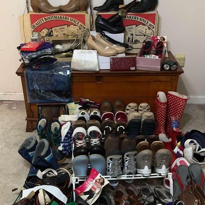 Women’s Boots, Shoes & Accessories Featuring Justin Boots