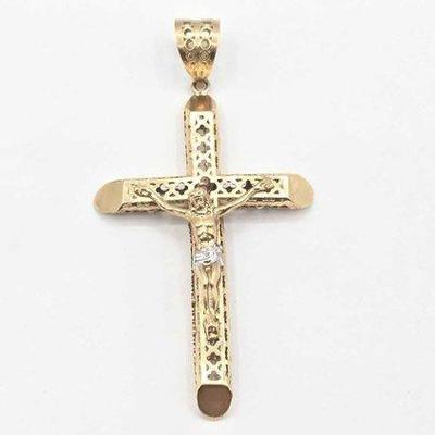 802 • 10k gold crucifix cross pendant, 7.1g