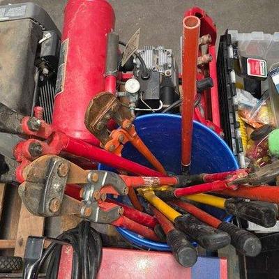 2634 • bucket with bolt cutters