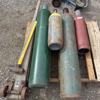 81012 • johnson bar, sledgehammer and oxygen tanks