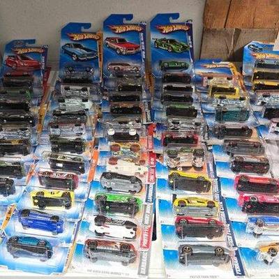 2464 • (89) hot wheel die cast cars
