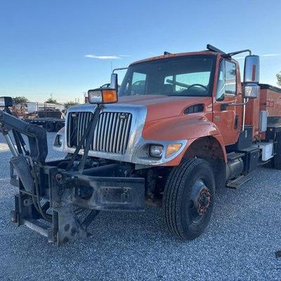 155 • 2006 international 7300 truck