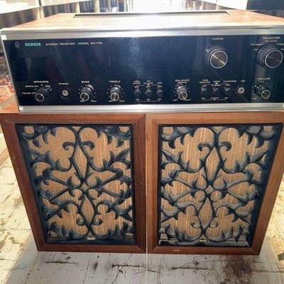 8420 • pioneer stereo receiver and 2 high fidelity speaker systems