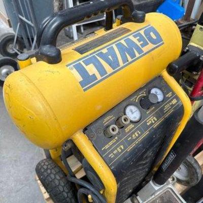 2614 • dewalt electric 4.5 gal wheeled portable compressor