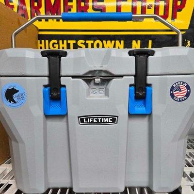 2504 • lifetime 28 quart high performance cooler