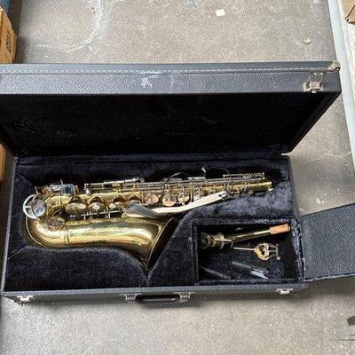 2558 • king 613 gold lacquer saxophone